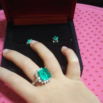 에메랄드 5 캐릭터 업