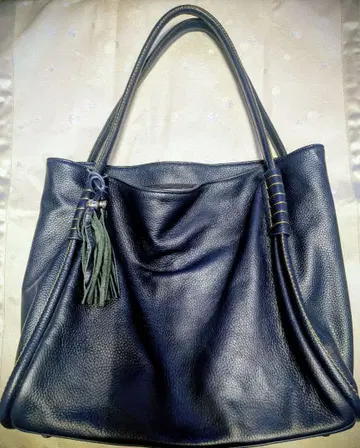 네이비 가죽 토트백 태슬 포함