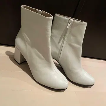 Carmen Salas 숏부츠