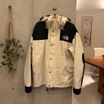 The North Face Gore-Tex 아노락 후드티 화이트