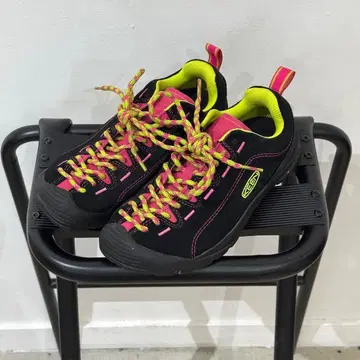 KEEN 스웨이드 로우컷 스니커즈 블랙/핑크/라임