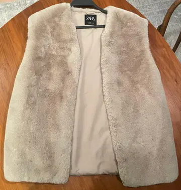 ZARA 페이크 퍼 베스트