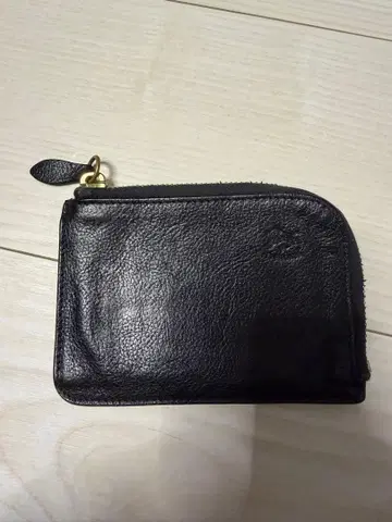 일비종떼 L자 지퍼 미니 지갑 가죽 로고 각인 블랙