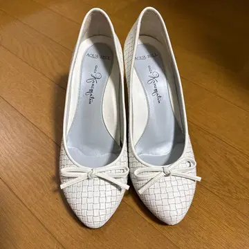 긴자 카네마츠 화이트 뜨개질 펌프스 우천 겸용 23cm