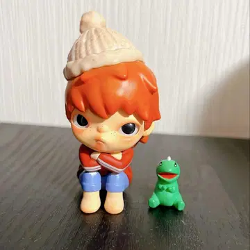 Hirono the other one - staring