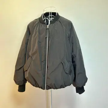 R-ISM 다운 자켓 A라인 벌룬 실루엣 MA-1 블랙