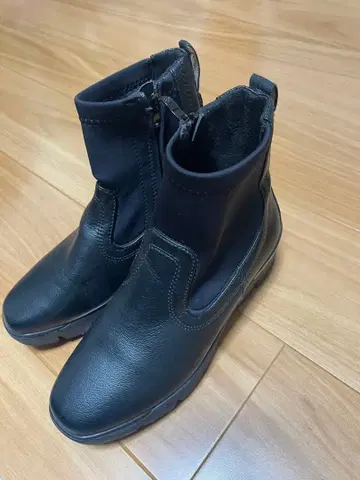 새상품급 부소라 부츠 블랙 사이즈 37 (23.5cm)