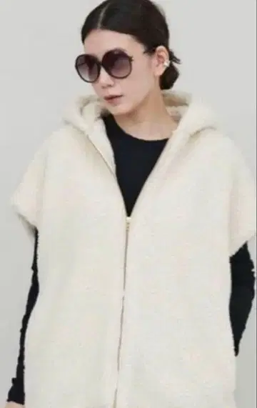 캘런솔로지 보아 후디 베스트 화이트