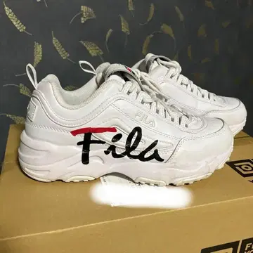 FILA 화이트 스니커즈 23.5