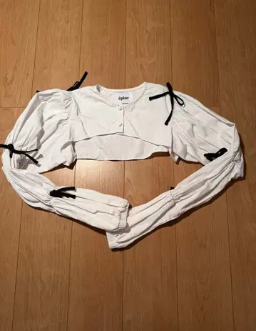 epine 화이트 크롭 셔츠 벌룬 슬리브