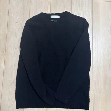 카시웨어 블랙 크루넥 니트