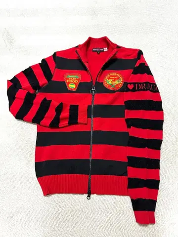 빨검 스트라이프 지퍼 스웨터