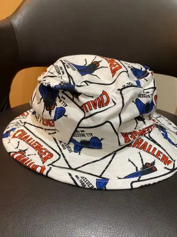 M [ CHALLENGER ] FLY BUCKET HAT