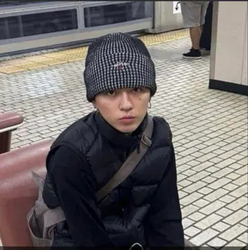 카츠키 군 착용 NOAH tri color beanie 그레이