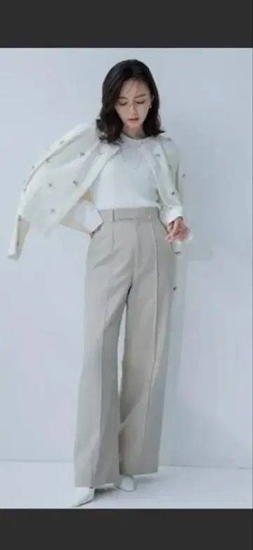 울 개버딘 턱 스트레이트 팬츠