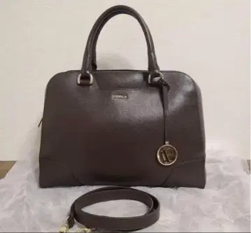 FURLA 브라운 핸드백 숄더 스트랩 포함