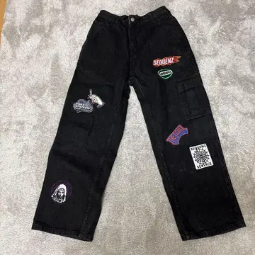 패치 포함 블랙 와이드 데님 팬츠