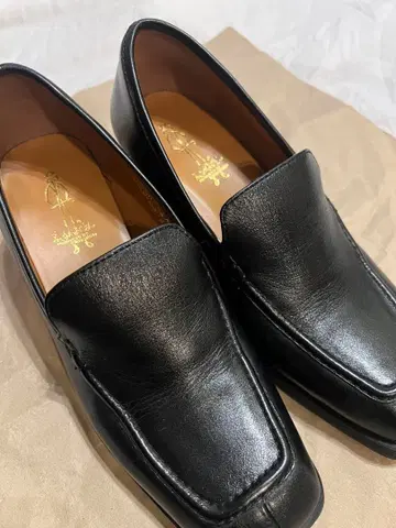 새상품급 키다리 아저씨 블랙 가죽 힐 로퍼