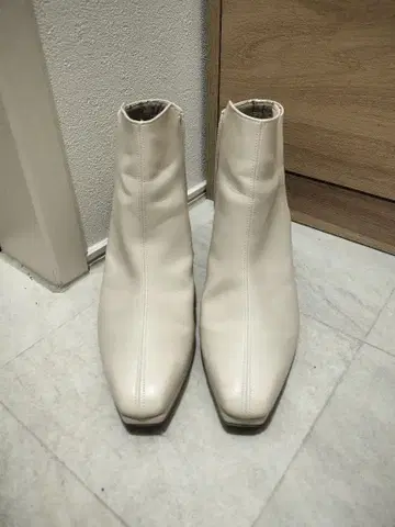 화이트 숏부츠 지퍼 포함