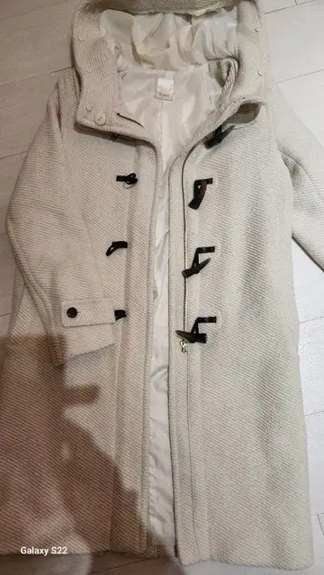 테치치 아이보리 더플 코트