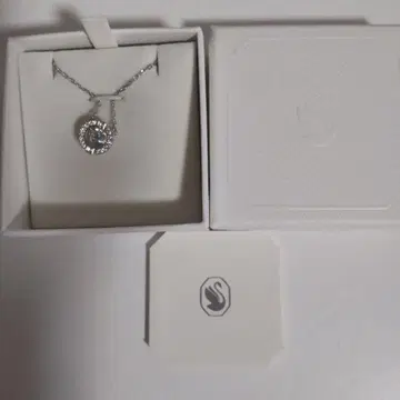 Swarovski 새상품 목걸이 una