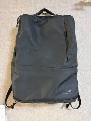 심플 블랙 나일론 백팩