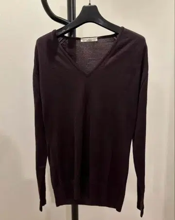 JOHN SMEDLEY 다크 퍼플 V넥 긴팔 니트