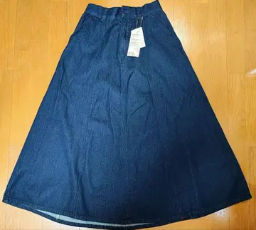 다크 블루 데님 플레어 스커트