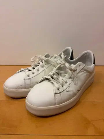 GOLDEN GOOSE 화이트 스니커즈 사이즈 43