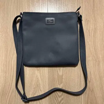 라코스테 슬림 숄더백 네이비