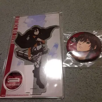 미카사 아커만 아크릴 스탠드와 캔뱃지 세트