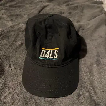 04LS 자수 로고 포함 블랙 캡