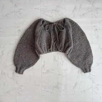 새상품급 ETRE TOKYO 오픈 백 핸드 니트탑 모카 완판템