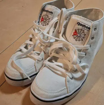 Reebok 화이트 하이컷 스니커즈