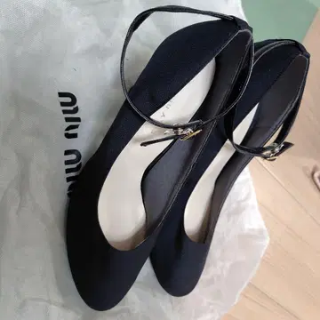 네이비 스트랩 하이힐