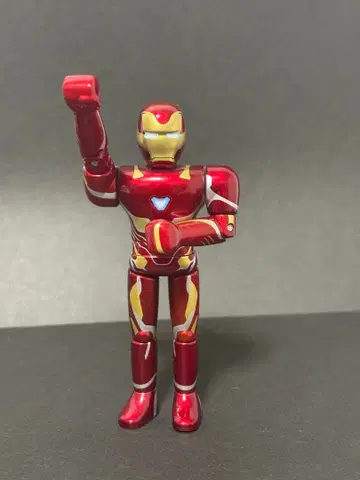 아이언맨 피규어 빨간색과 금색 메탈제