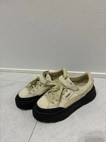 [새상품급] PUMA 통굽 스니커즈 베이지/블랙