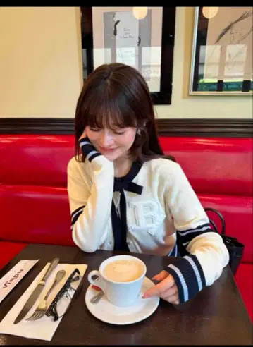 정품 Bibiy. B. CLUB TIE CARDIGAN 화이트