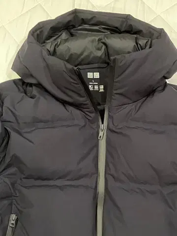 새상품급 유니클로 심리스 다운 파카 네이비 23년 겨울 L 사이즈