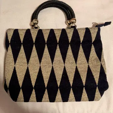 다이아몬드 패턴 핸드백