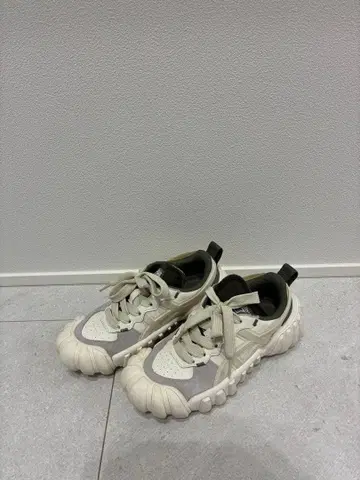 오니츠카타이거 통굽 스니커즈