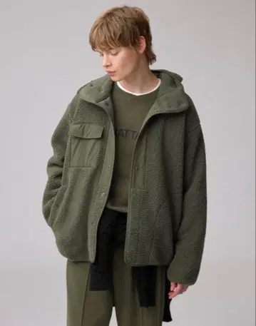 GU 엔지니어드 가먼츠 보아 플리스 스냅 후드티 M 올리브 새상품