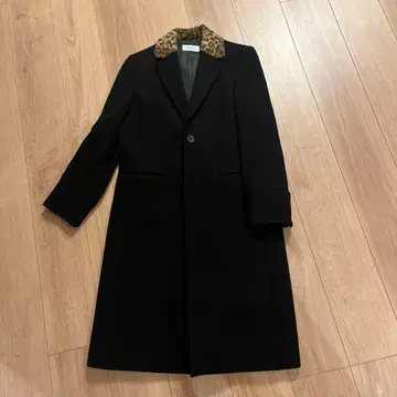 EDITION 블랙 체스터 코트 레오파드 옷깃