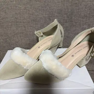 MAJESTIC LEGON 베이지 퍼 펌프스