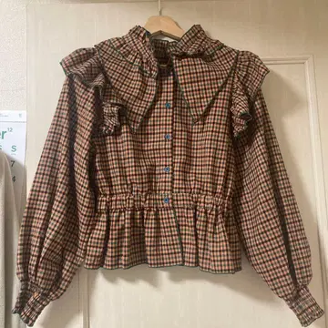 Dear Sisterhood 프릴 블라우스