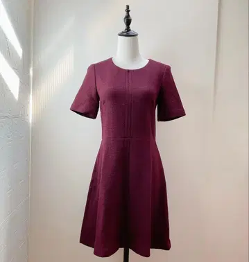 새상품급 콩트와르 데코토니에 M 버건디 반팔 무릎 기장 원피스