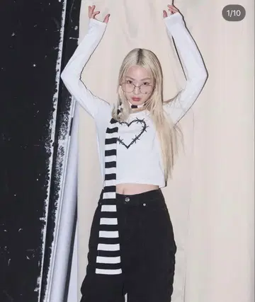 새상품 [ Heart Tattoo ] 스카프 포함 로고 롱T