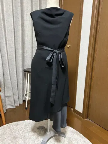 COMME CA ISM 드레이프 넥 원피스 블랙