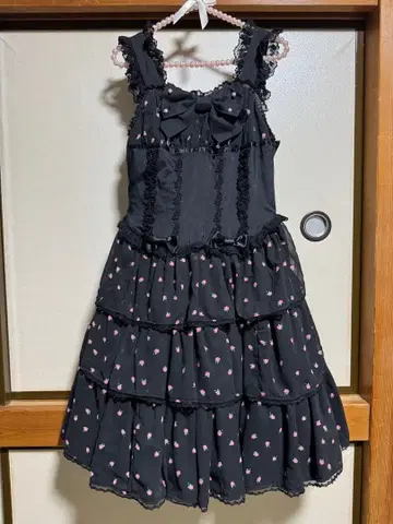 오토메 로즈 프릴 오버롤 스커트 블랙