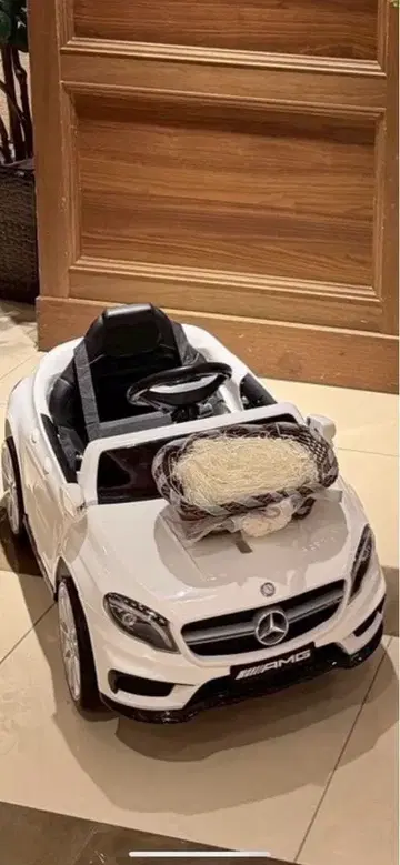 벤츠 AMG GLA45 전동차 화이트